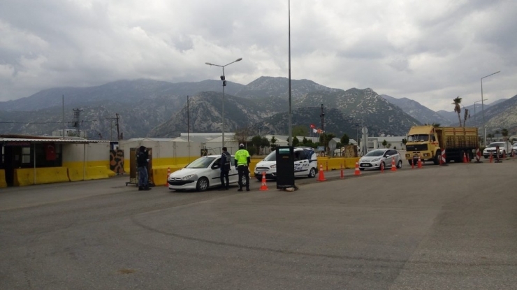 Antalya’da Karantinayı İhlal Eden 83 Kişiye 261 Bin Tl Ceza