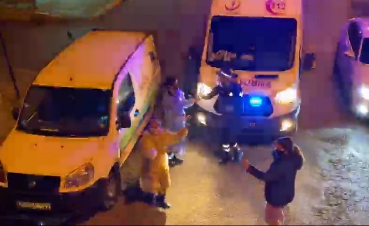 Alanya’da Seyyar Konserle Vatandaşlar Moral Depoladı