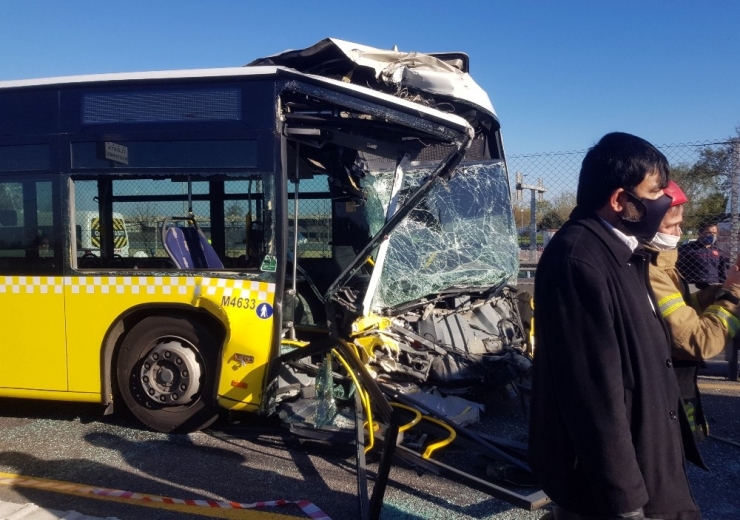 Avcılar’da Metrobüs Kazası: 4 Yaralı