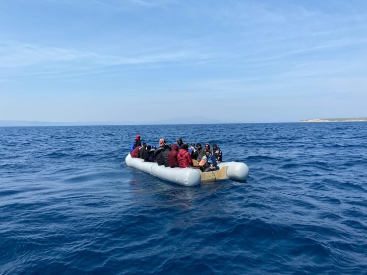 32 Düzensiz Göçmen Kurtarıldı