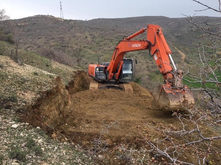 Gercüş’te Arazi Yolu Yapımına Başlandı