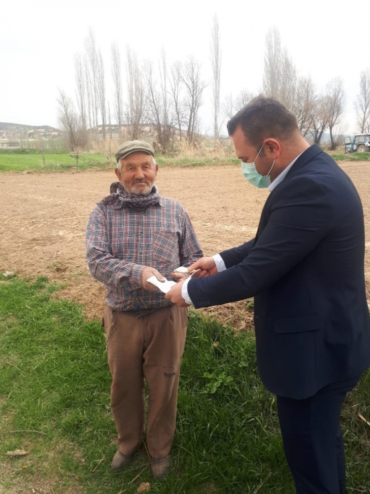 Bayram İkramiyesini Tarlasında Aldı