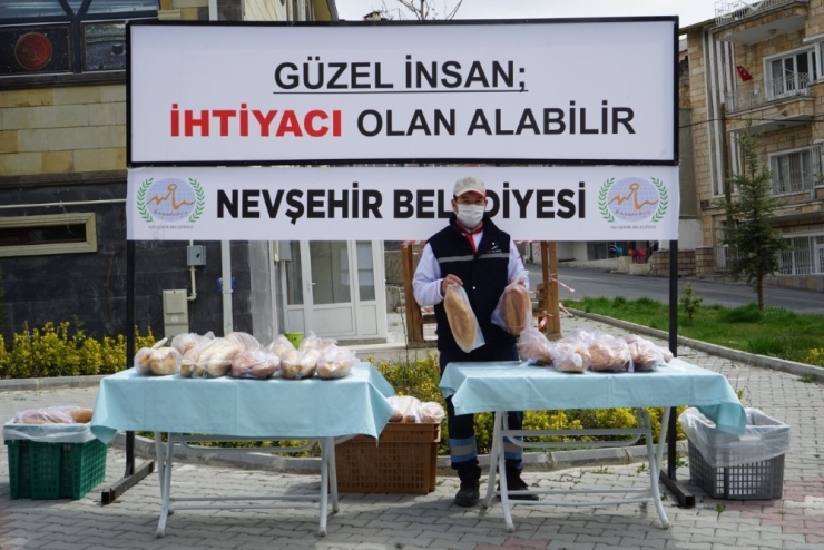 Sofranızdaki Lokma Projesiyle Mahallelerde Ücretsiz Ekmek Dağıtımına Başlandı