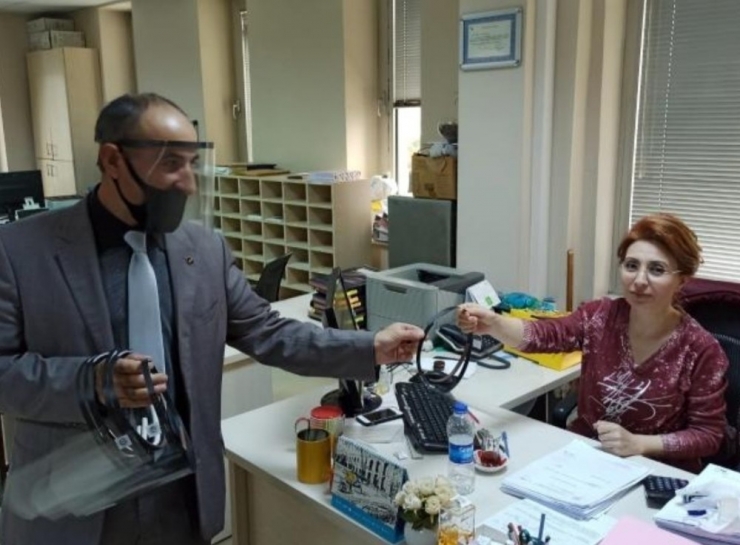 Eğitim Bir-sen’den Postacılara Destek