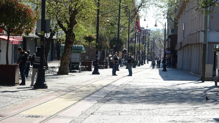 Cumhuriyet Caddesi Yaya Trafiğine Kapatıldı
