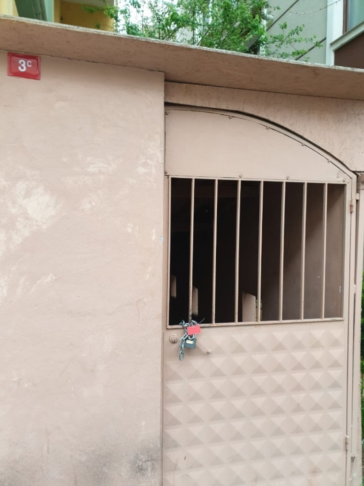 Korona Virüse Aldırmadan Bir Arada Kumar Oynayan Şahıslar Yakayı Ele Verdi