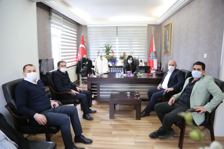 Başkan Bıyık, Polislere Ve Muhtarlara Maske Dağıttı