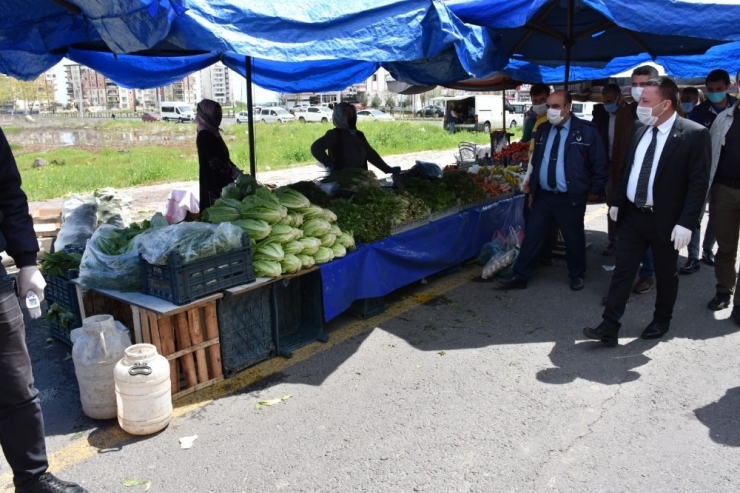 Başkan Beyoğlu Kadın Semt Pazarında Denetimlerde Bulundu