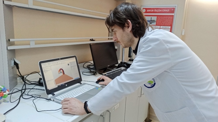 Entübe Hastalarını Rahatlatacak Ürün Düzce Üniversitesinde Hayata Geçirildi