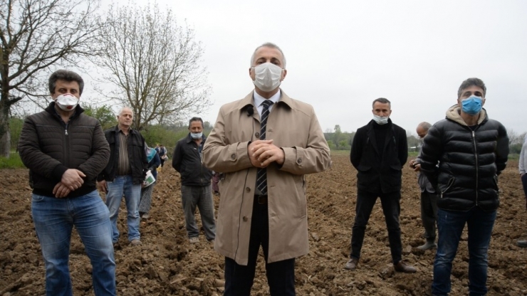 Çiftçiler Ekim Alanlarının Bir Bölümünü İhtiyaç Sahipleri İçin Ekti