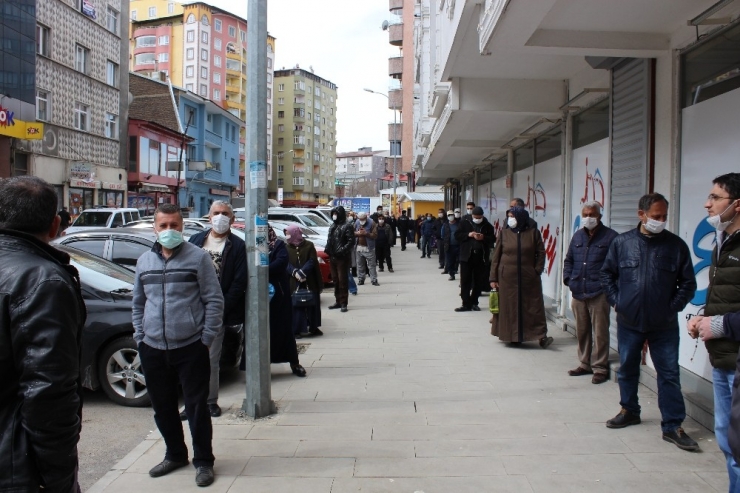 Erzurum’da Ramazan Öncesi Ucuz Et Kuyruğu