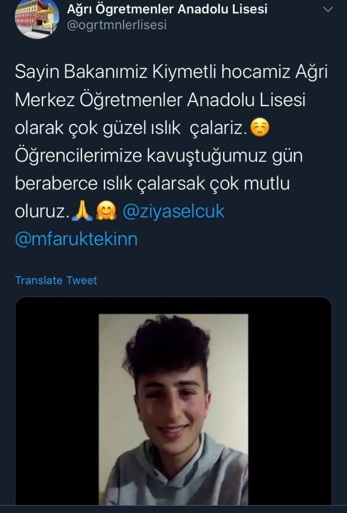 Islık Çalıp Bakan Selçuk’u Okullarına Davet Ettiler