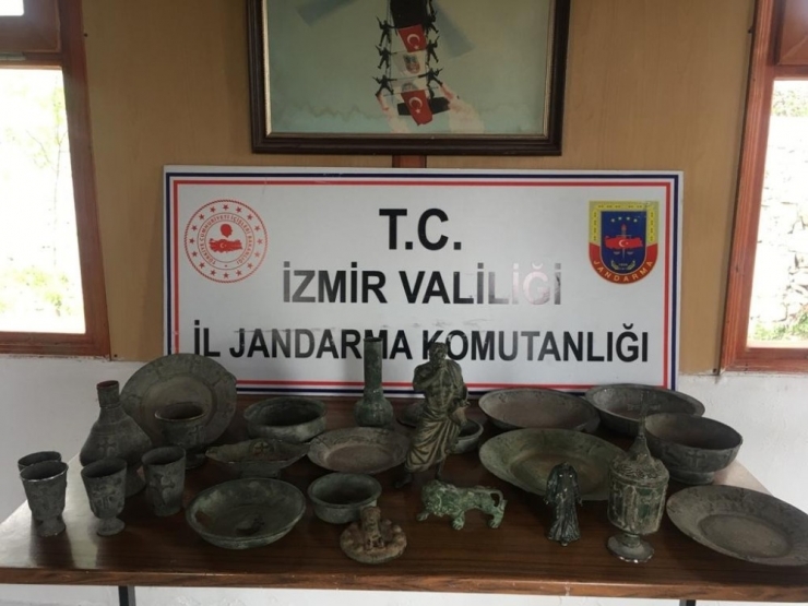 İzmir’de Bizans Dönemine Ait Eserler Ele Geçirildi