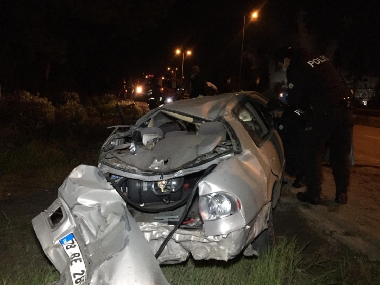 Ağaca Çarpan Sürücü Ağır Yaralandı