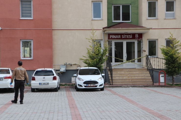 Bina Görevlisi Hasta Ziyaretine Gidip Rahatsızlandı, 66 Dairenin Bulunduğu 3 Blok Karantina Altına Alındı