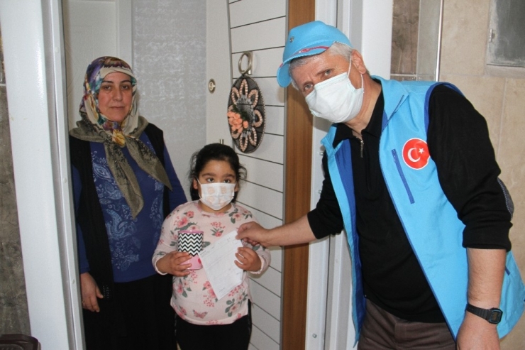 Küçük Bahar Kumbarasındaki Harçlıkla Milli Dayanışma Kampanyasına Destek Verdi