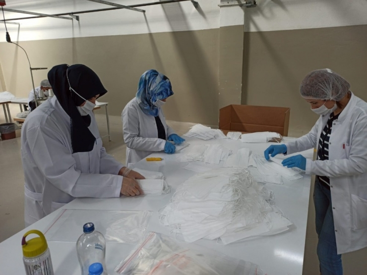 Malatya’da Günde 2 Milyon Adet Maske Üretiliyor