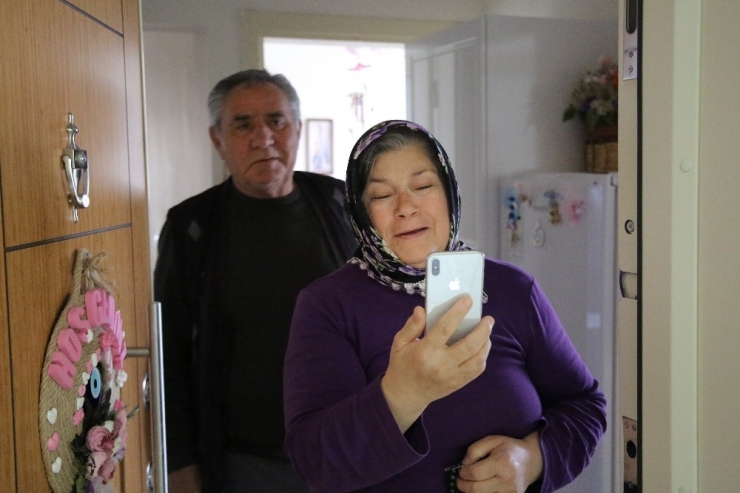 Yaşlı Kadına Sürpriz Kutlama