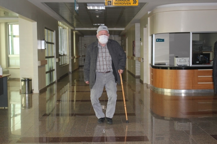 Ünye’de Korona Virüs Hastası 2 Kişi Alkışlarla Taburcu Edildi