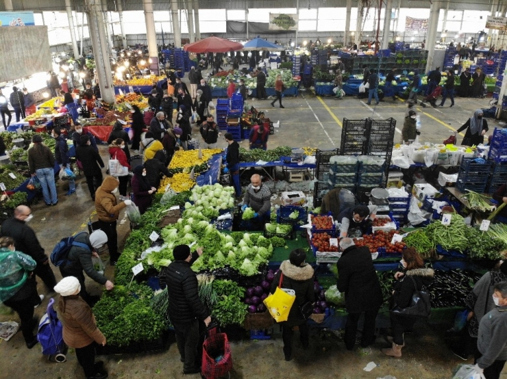 Semt Pazarında “Korona” Yok Sayıldı