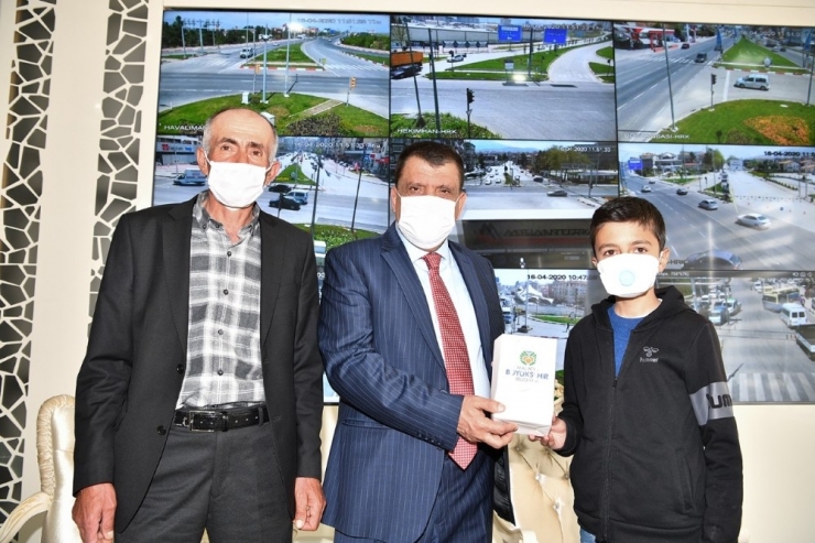 Kampanyaya Burs Parasını Bağışladı