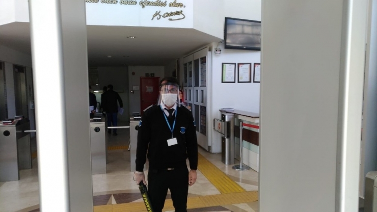 Maltepe Belediyesinden Personellerine Yüz Siperliği