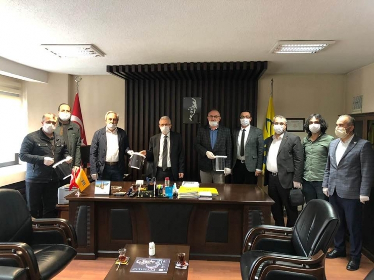 Memur-sen’den Sağlık Ve Ptt Çalışanlarına Koruyucu Maske Desteği
