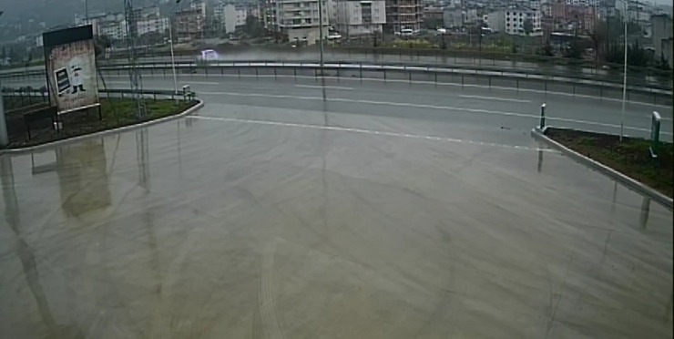 Takla Atan Otomobilden Sağ Kurtulamadı