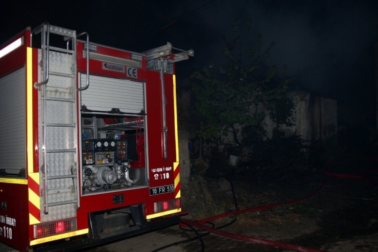 Yangın Çıkan Evin Tavanı Çöktü, Mahsur Kalan Yaşlı Kadın Hayatını Kaybetti