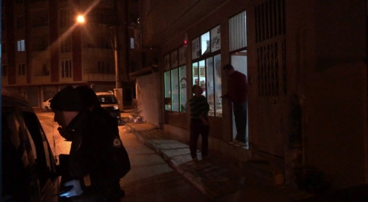 Pompalı Tüfekle İş Yerini Kurşunladılar, O Anlar Kameraya Yansıdı