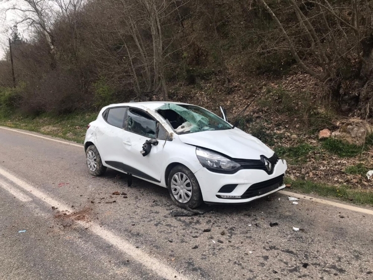 Sındırgı’da Trafik Kazası 3 Yaralı