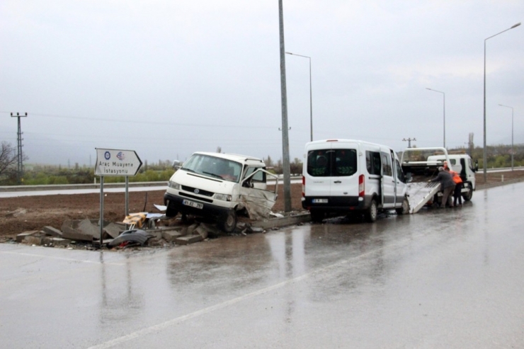 Sivas’ta Trafik Kazası: 4 Yaralı