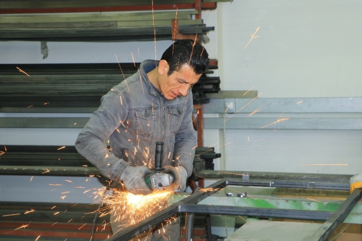 Virüs Çin’den Tabutlar Sivas’tan