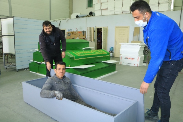 Virüs Çin’den Tabutlar Sivas’tan