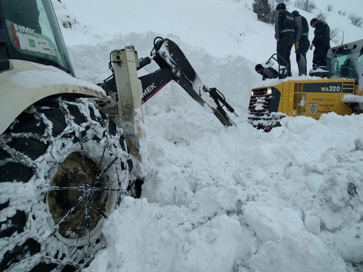 Sivas’ta Köy Yolları 8 Bin 759 Kez Ulaşıma Açıldı