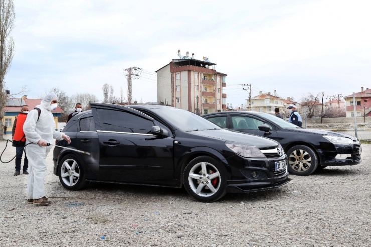 Van Büyükşehir Belediyesi Sivil Araçları Da Dezenfekte Ediyor