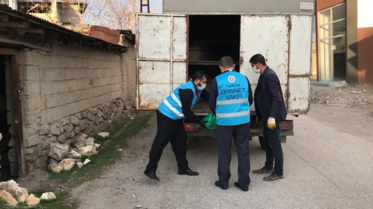 ‘Vefa’ Ekibinden 65 Yaşındaki Kadına Kömür Desteği