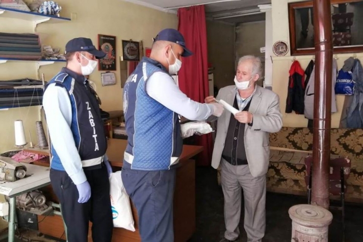 Zabıta Esnafa Maske Dağıttı