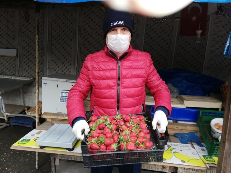 Üreticiler Bahçelerindeki Ürünlerin Satın Alınmasını İstiyor