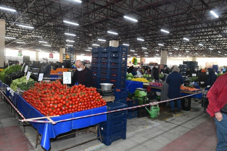 Başkan Kanar’dan Pazar Yerinde Sosyal Mesafe Denetimi