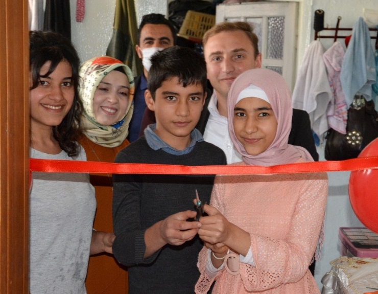 16 Yetim Ve Öksüz Çocuğa Çocuk Odası Takımı Ve Bilgisayar