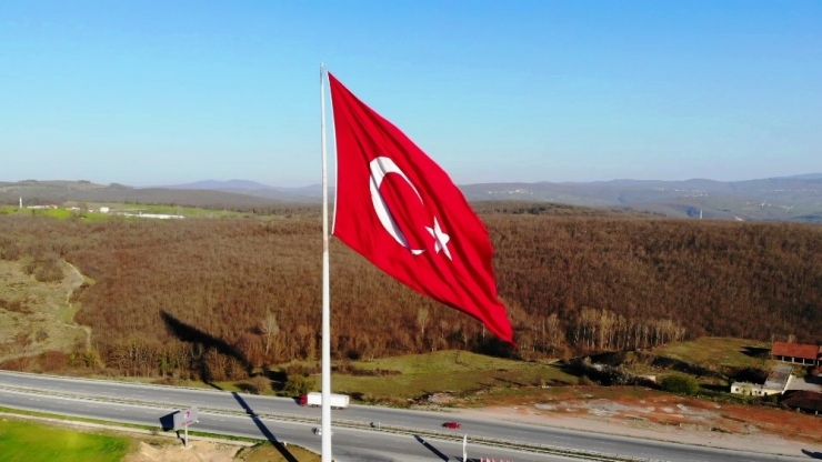 Türkiye’nin En Büyük Bayrağı Samsun’da Dalgalanıyor