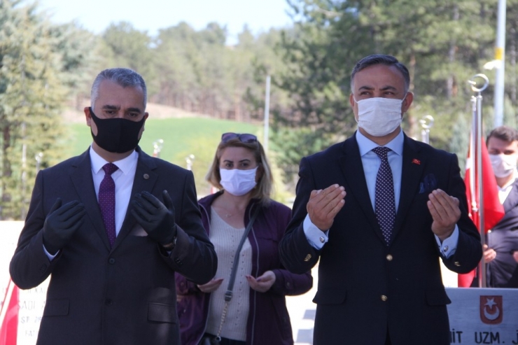 Ak Parti Ve Chp’den Şehitler İçin Dua