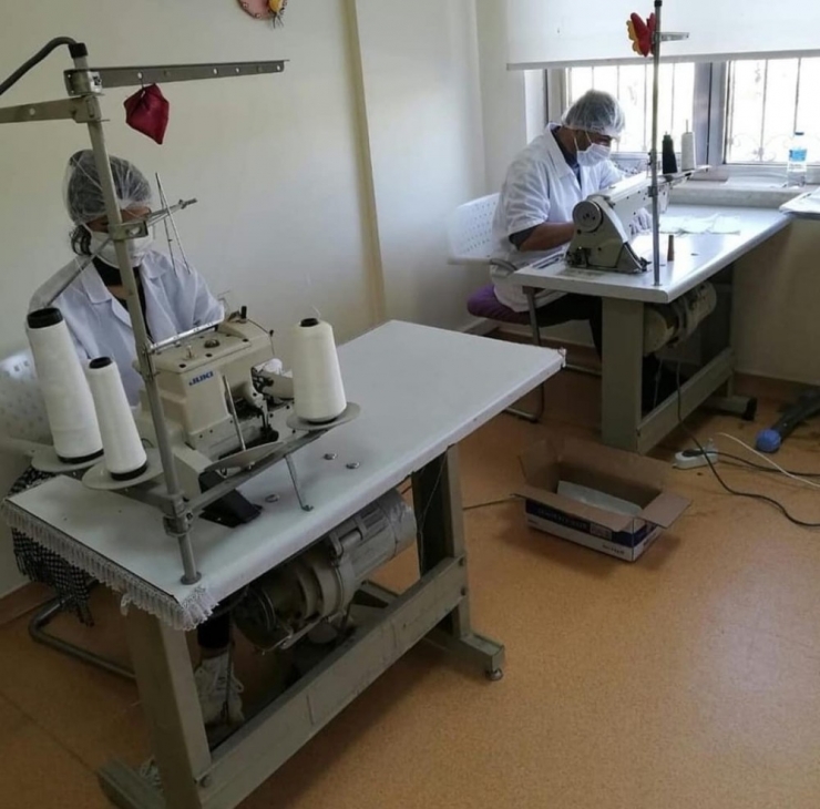 Devlet Koruması Altında Olan Kadınlar Ve Çocuklar Maske Üretiyor