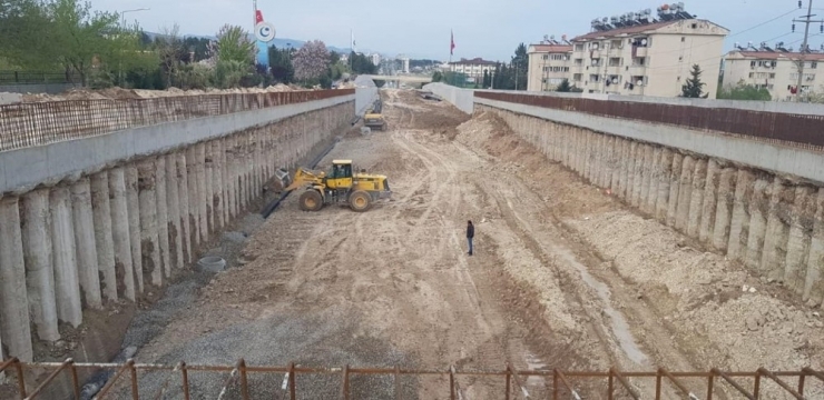 Kılınç Devam Eden Köprülü Kavşak Çalışmalarını İnceledi