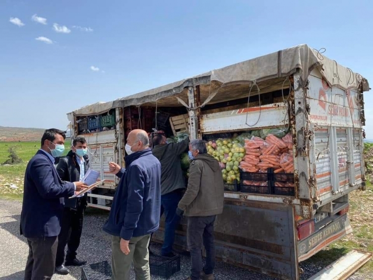 Karantina Altındaki Köylere Sebze Ve Meyve Dağıtıldı