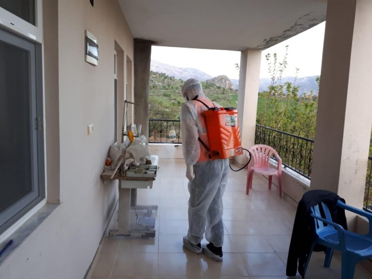 Korona Virüs Testi Pozitif Çıkan Ailelerin Evleri Dezenfekte Edildi