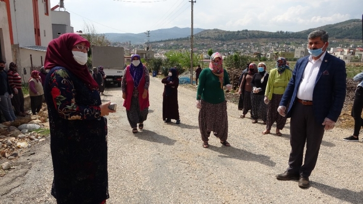 Mahalle Halkından Maske Ve Eldivenli Baz İstasyonu Eylemi