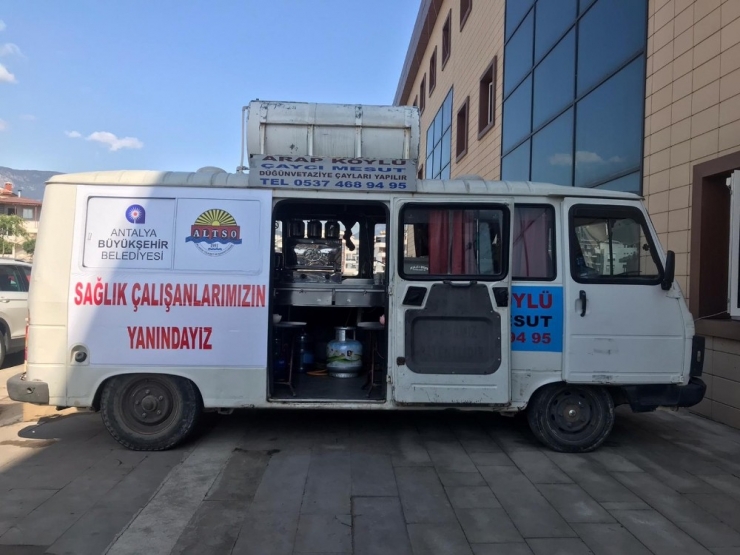 Alkü Hastanesi Acil Servisi Önüne İkram Aracı Kuruldu