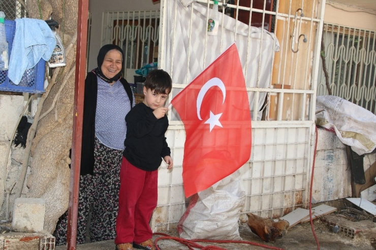 Büyükşehir’den 23 Nisan İçin Bayrak Seferberliği